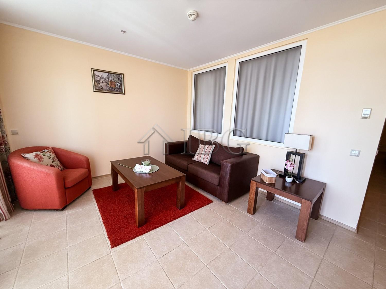 Spacious 1-Bedroom Apartment with Sea and Pool Views on the First Line in Sunset Resort, Pomorie — photo 9 of 25