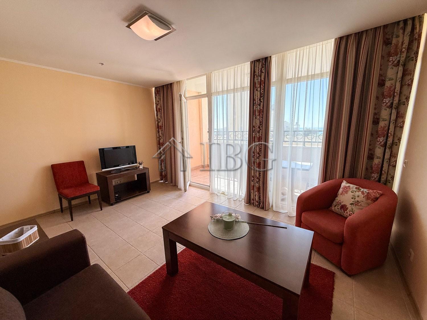 Spacious 1-Bedroom Apartment with Sea and Pool Views on the First Line in Sunset Resort, Pomorie — photo 11 of 25