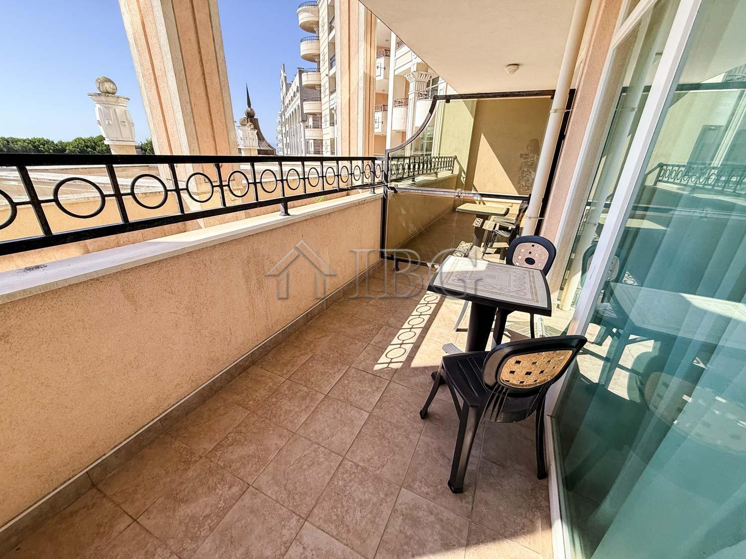 Spacious 1-Bedroom Apartment with Sea and Pool Views on the First Line in Sunset Resort, Pomorie — photo 5