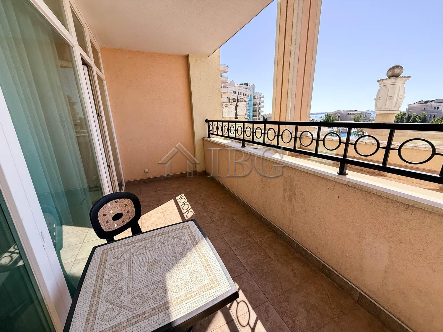 Spacious 1-Bedroom Apartment with Sea and Pool Views on the First Line in Sunset Resort, Pomorie — photo 7 of 25