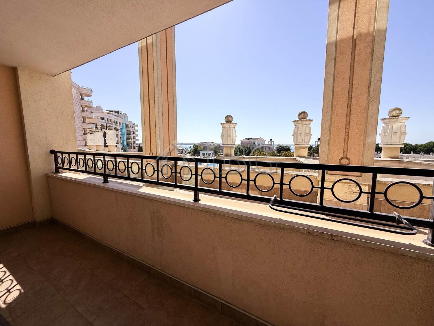 Spacious 1-Bedroom Apartment with Sea and Pool Views on the First Line in Sunset Resort, Pomorie — photo 6