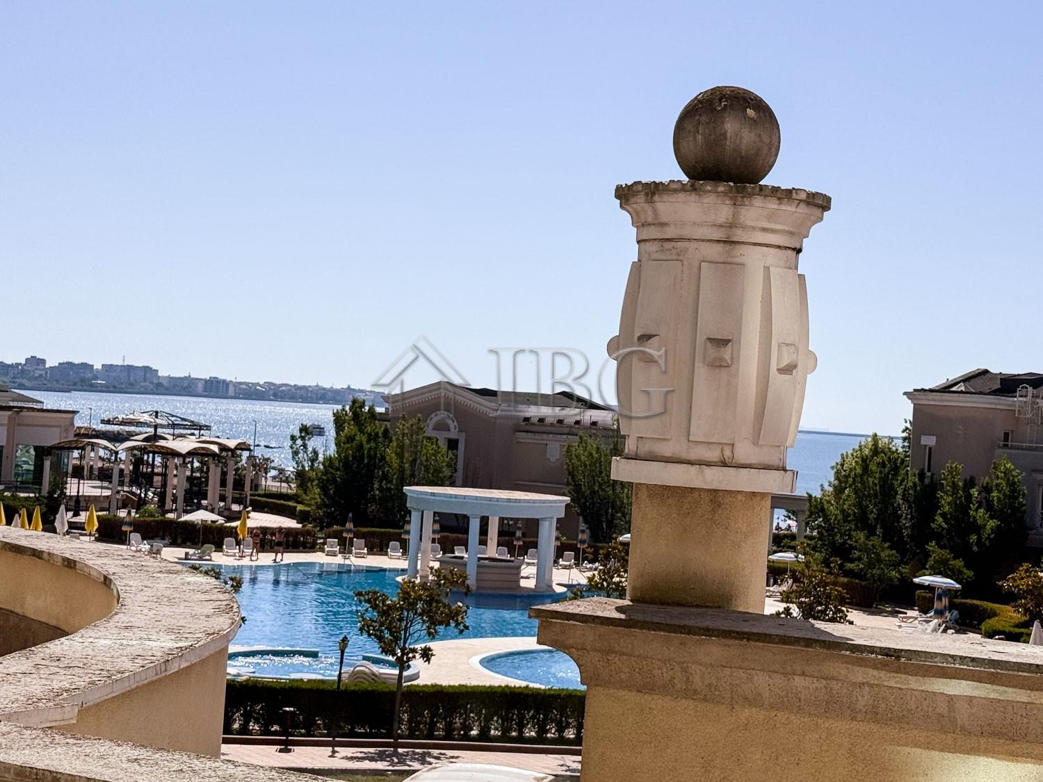 Spacious 1-Bedroom Apartment with Sea and Pool Views on the First Line in Sunset Resort, Pomorie — photo 8 of 25