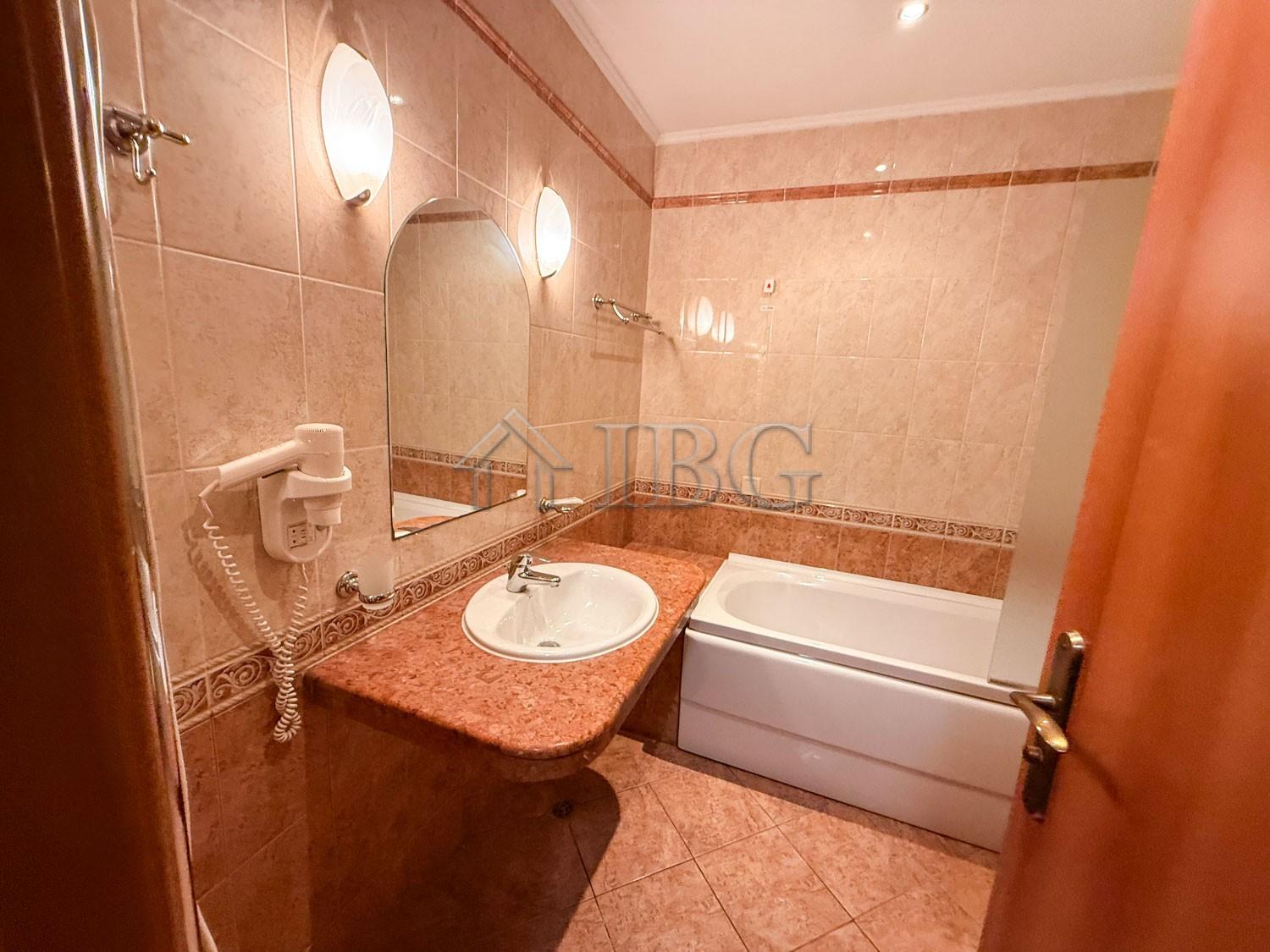 Spacious 1-Bedroom Apartment with Sea and Pool Views on the First Line in Sunset Resort, Pomorie — photo 17 of 25