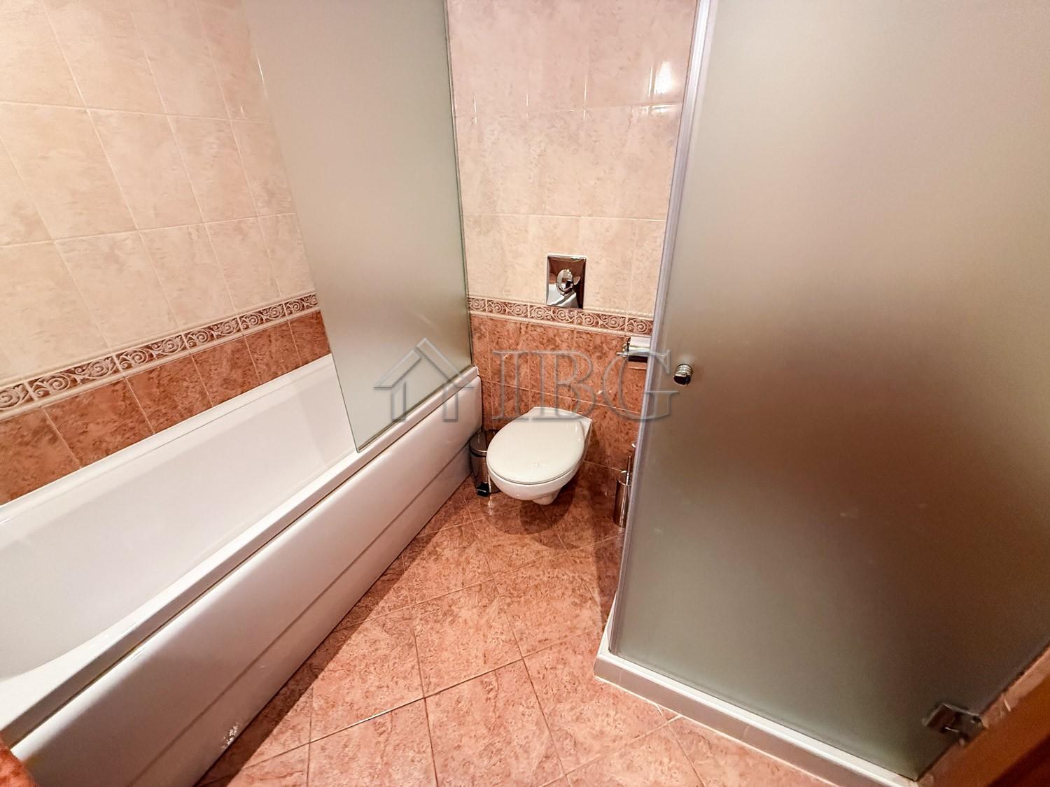 Spacious 1-Bedroom Apartment with Sea and Pool Views on the First Line in Sunset Resort, Pomorie — photo 18 of 25