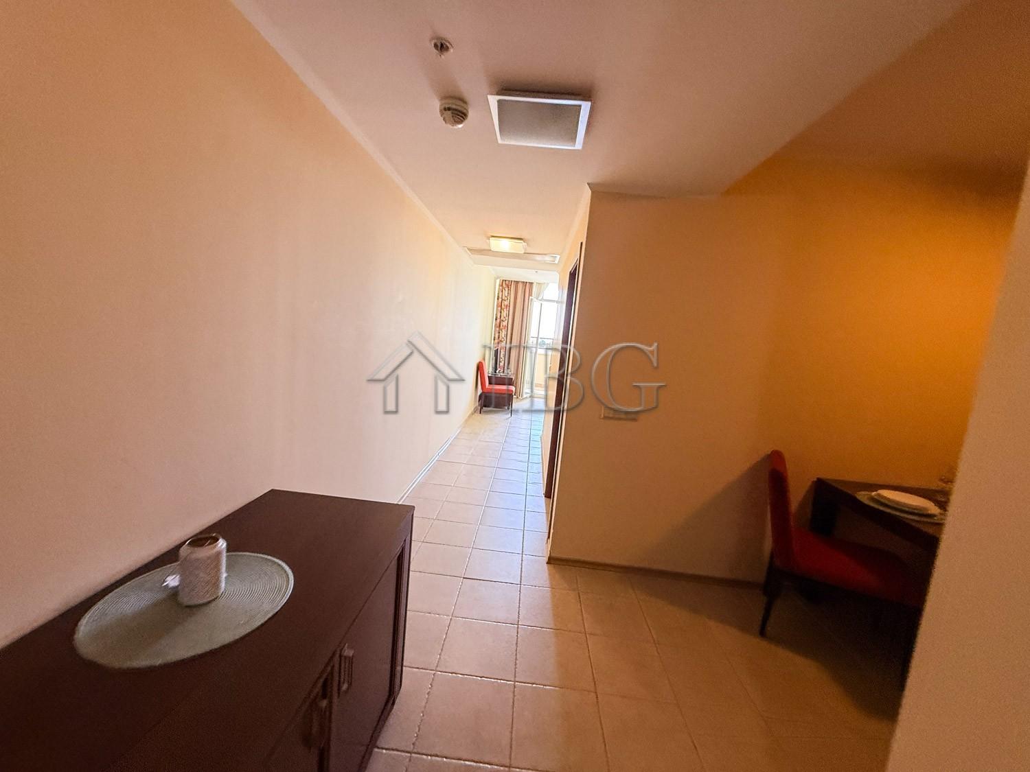 Spacious 1-Bedroom Apartment with Sea and Pool Views on the First Line in Sunset Resort, Pomorie — photo 14 of 25