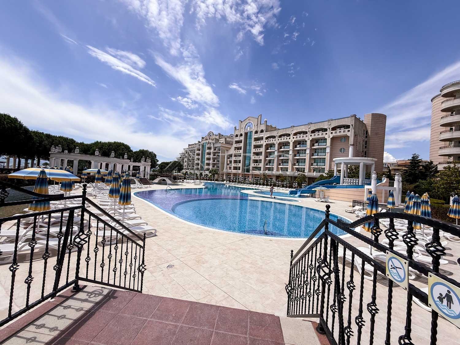 Spacious 2-Bedroom Apartment with Side Sea View in Sunset Resort, Pomorie — main photo