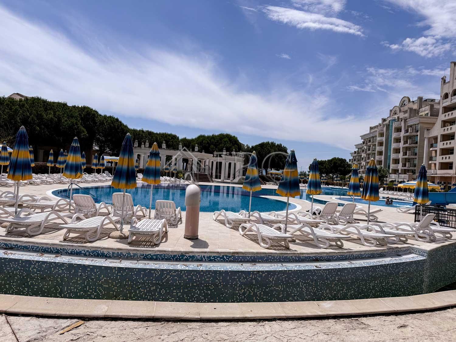 Spacious 1-Bedroom Apartment with Sea and Pool Views on the First Line in Sunset Resort, Pomorie — photo 23 of 25