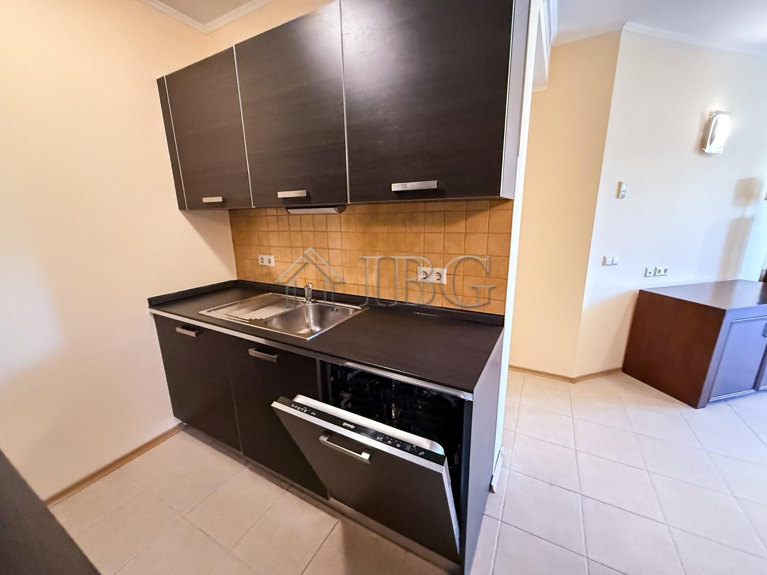 Spacious 2-Bedroom Apartment with Side Sea View in Sunset Resort, Pomorie — photo 16 of 25