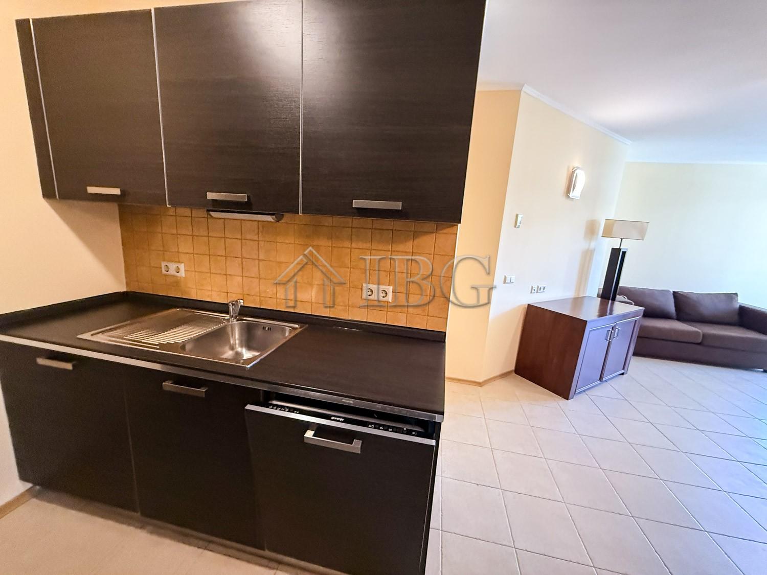 Spacious 2-Bedroom Apartment with Side Sea View in Sunset Resort, Pomorie — photo 18 of 25