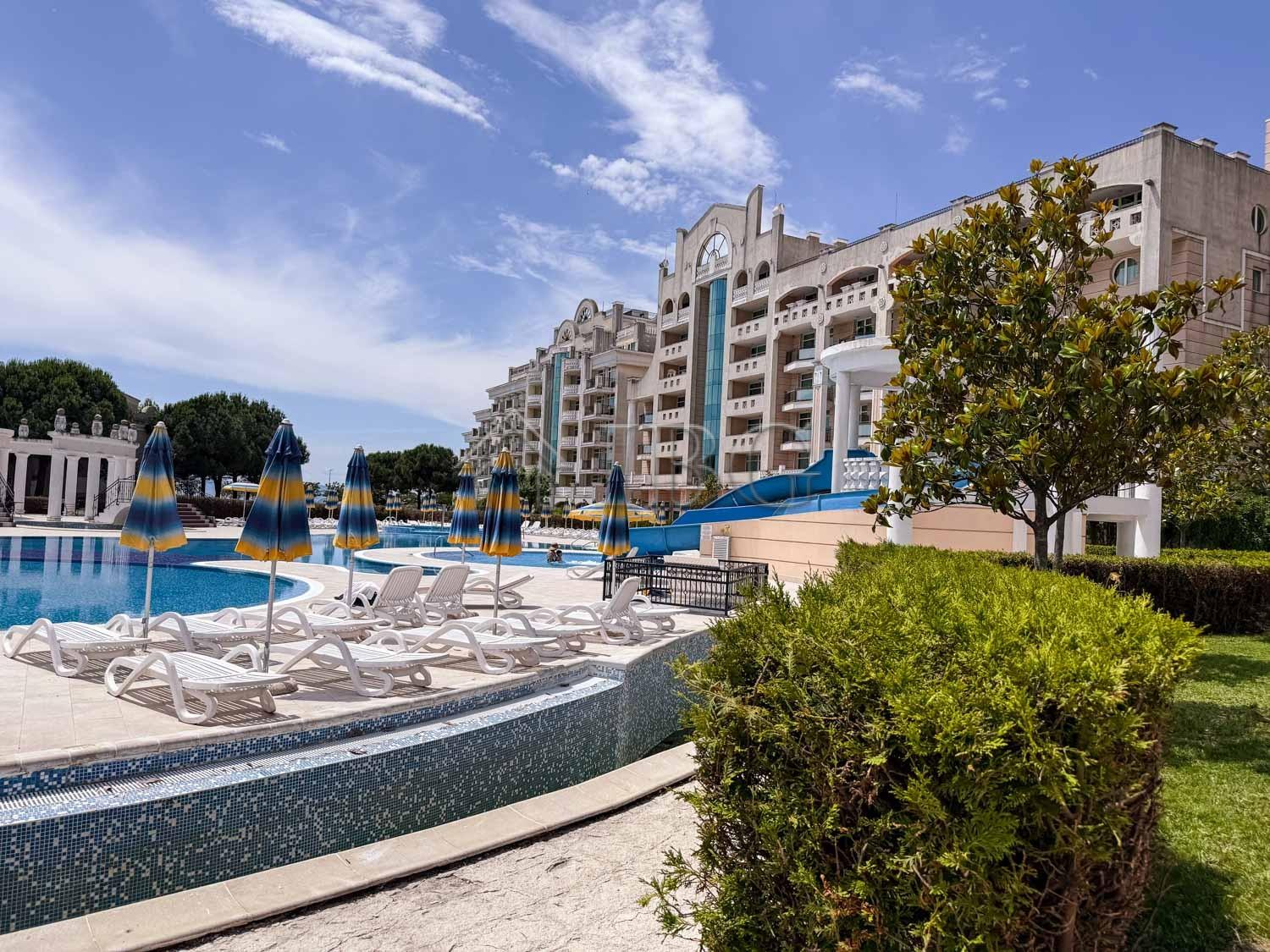 Spacious 1-Bedroom Apartment with Sea and Pool Views on the First Line in Sunset Resort, Pomorie — photo 24 of 25