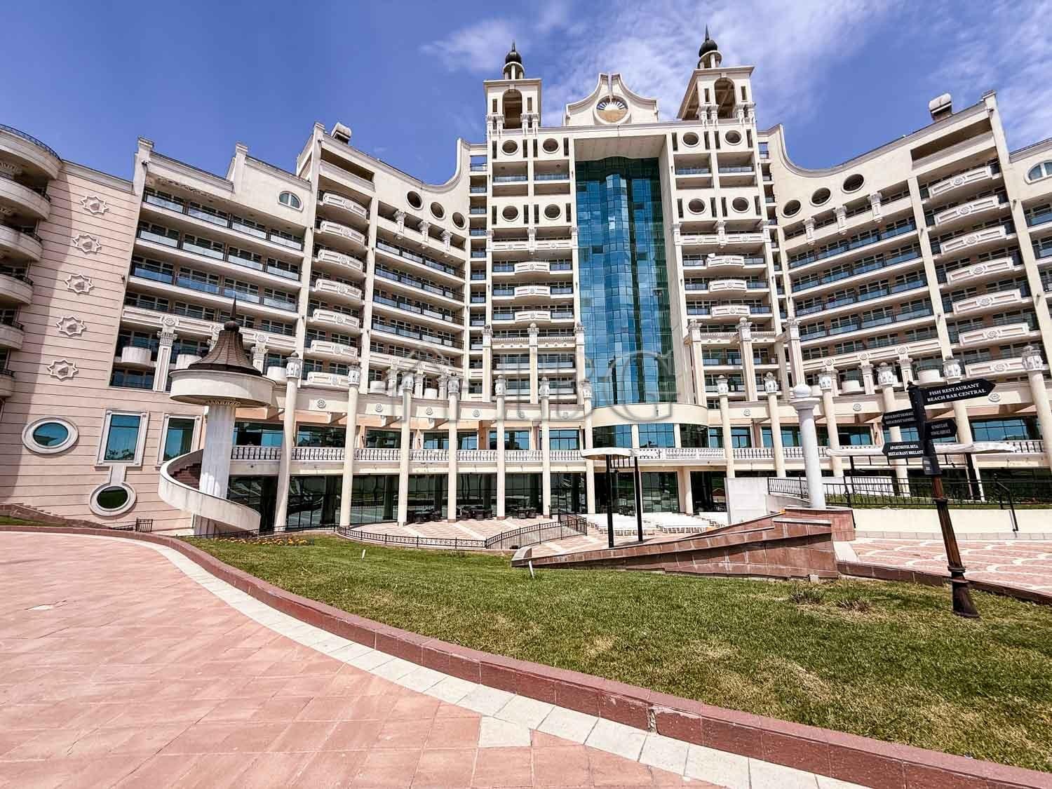 Spacious 1-Bedroom Apartment with Sea and Pool Views on the First Line in Sunset Resort, Pomorie — photo 25 of 25