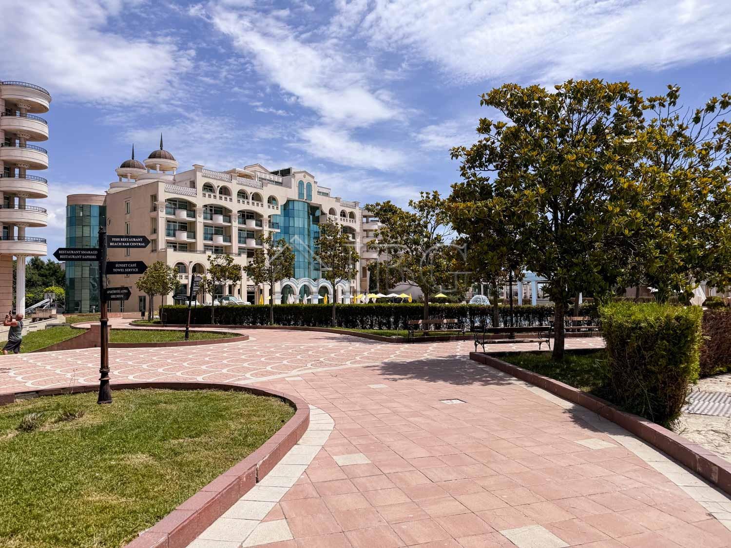 Spacious 1-Bedroom Apartment with Sea and Pool Views on the First Line in Sunset Resort, Pomorie — photo 22 of 25