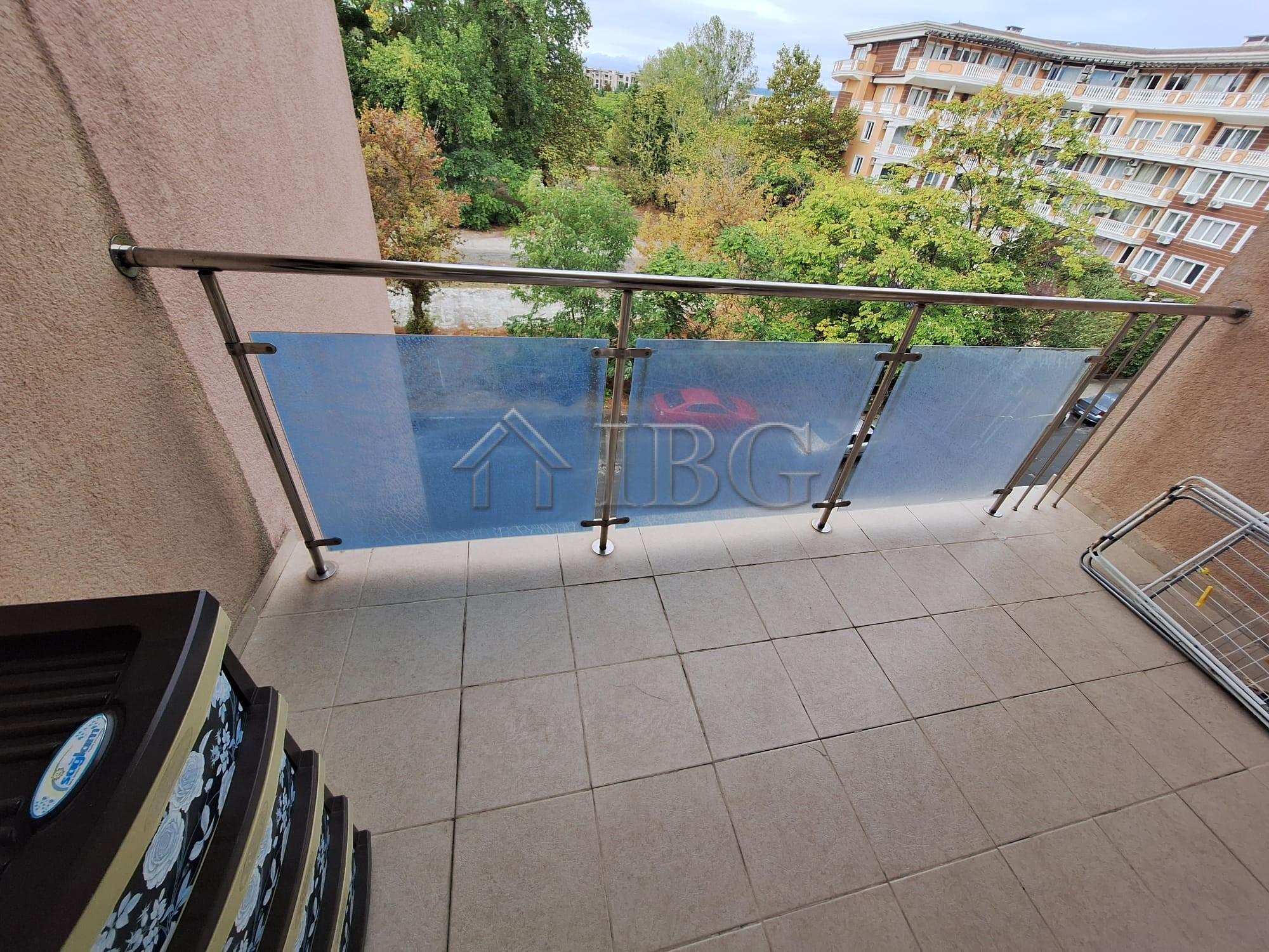 Big 97 sq.m. 1-bedroom apartment in Semiramida Gardens, Sunny Beach — photo 4 of 18