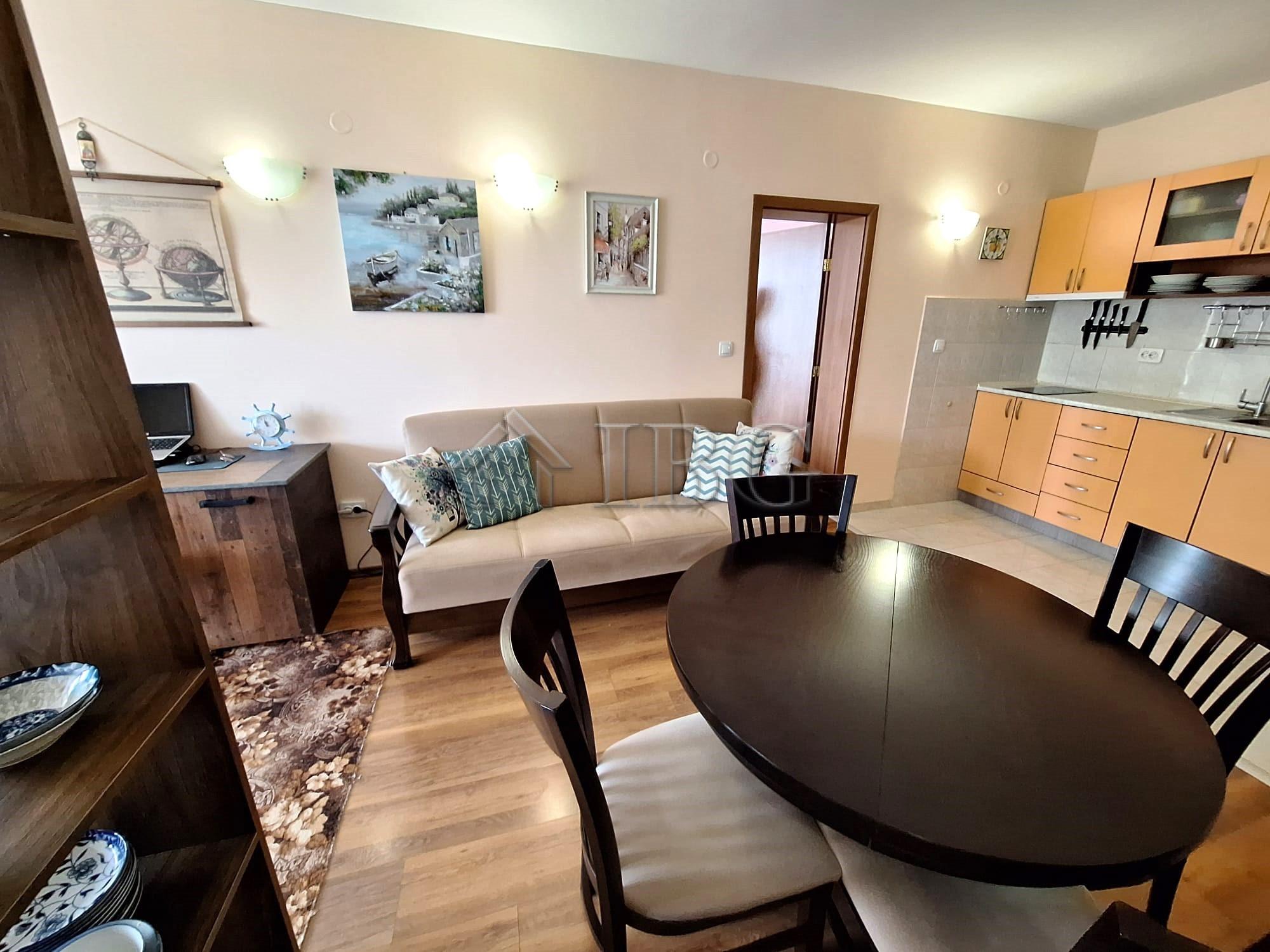 Big 97 sq.m. 1-bedroom apartment in Semiramida Gardens, Sunny Beach — photo 9 of 18