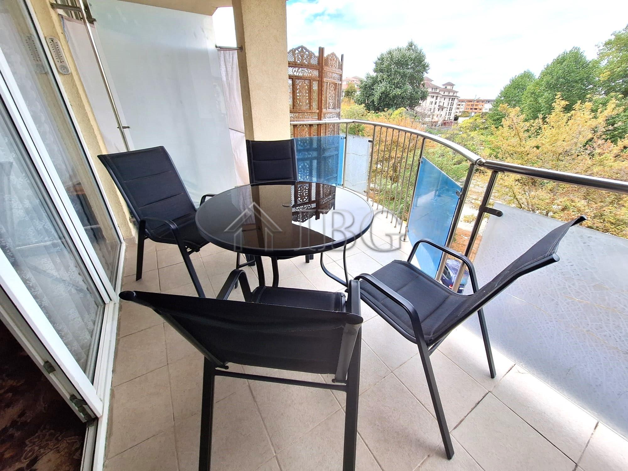 Big 97 sq.m. 1-bedroom apartment in Semiramida Gardens, Sunny Beach — photo 10 of 18