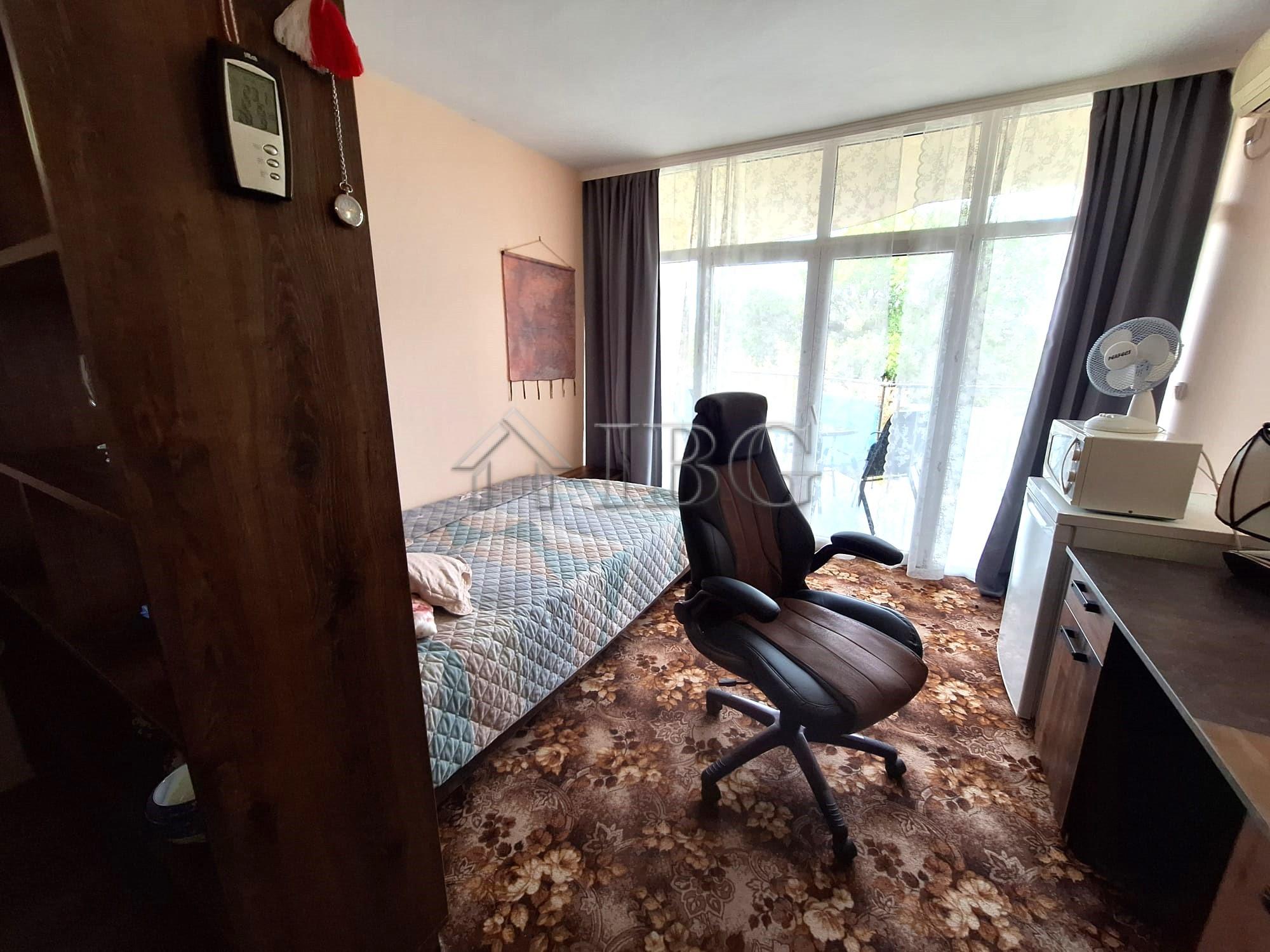 Big 97 sq.m. 1-bedroom apartment in Semiramida Gardens, Sunny Beach — photo 14 of 18