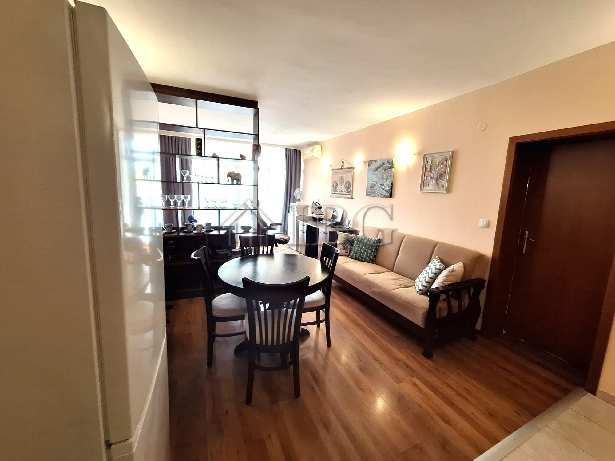 Big 97 sq.m. 1-bedroom apartment in Semiramida Gardens, Sunny Beach — photo 2