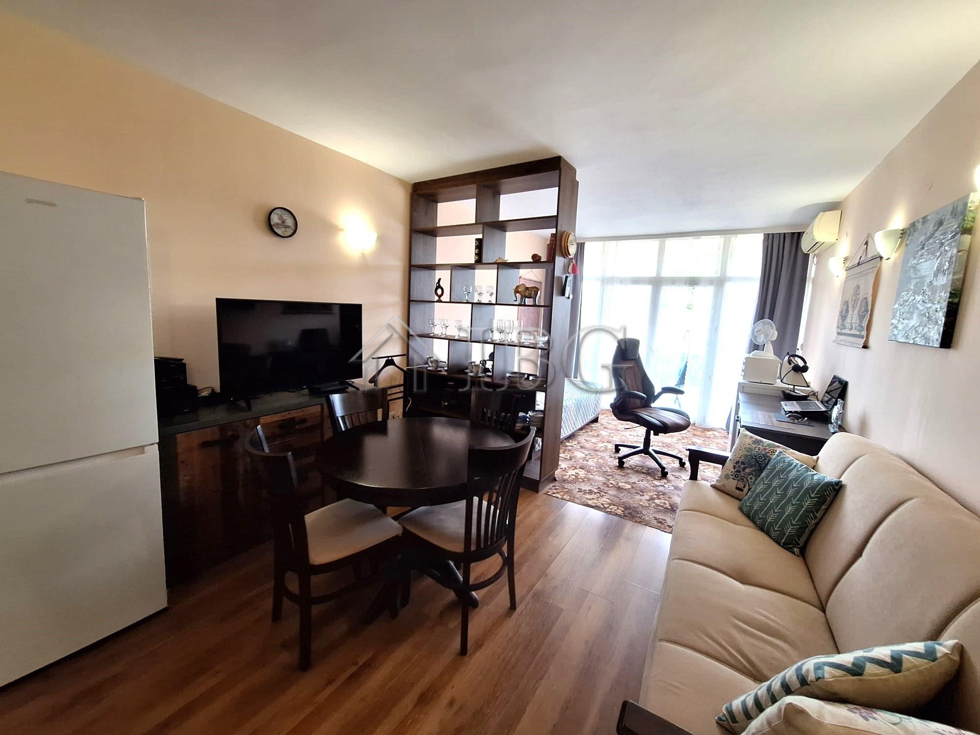 Big 97 sq.m. 1-bedroom apartment in Semiramida Gardens, Sunny Beach — photo 11 of 18