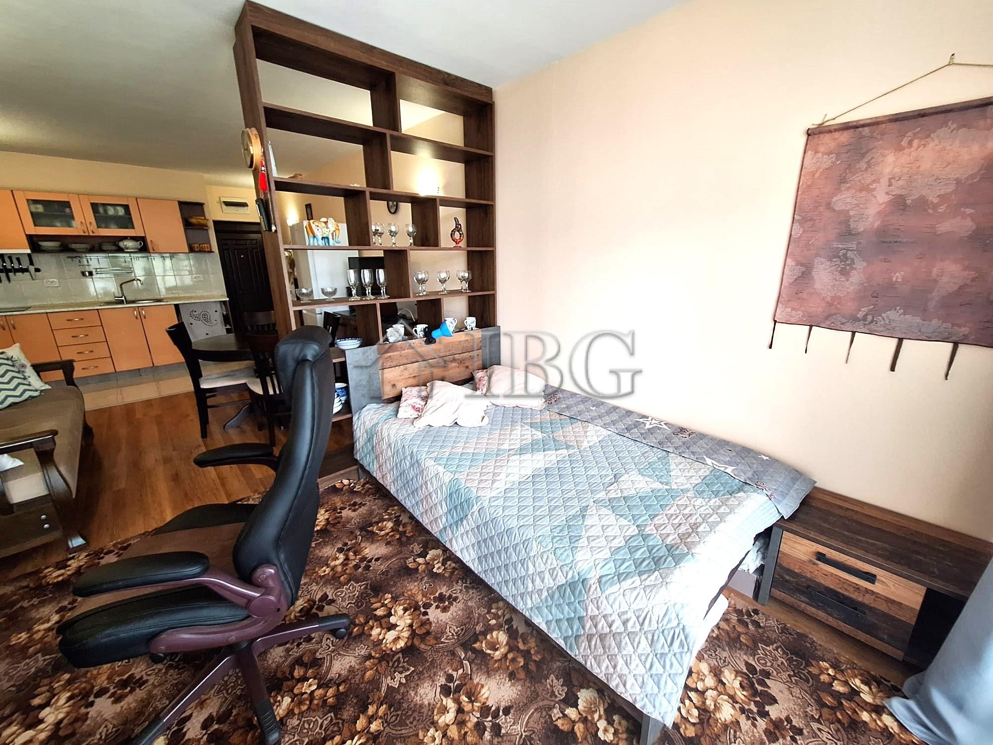 Big 97 sq.m. 1-bedroom apartment in Semiramida Gardens, Sunny Beach — photo 15 of 18