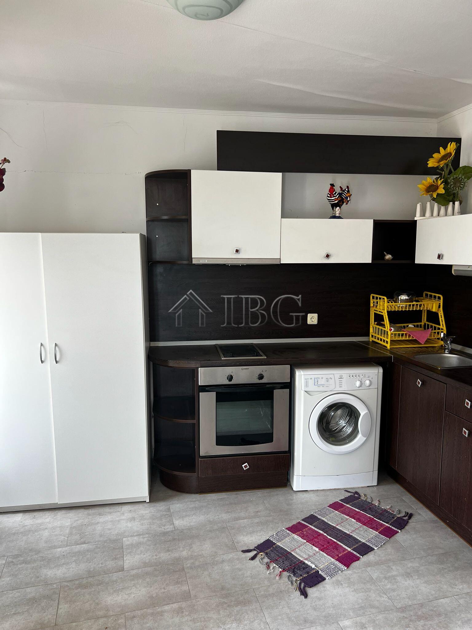 Spacious 1-Bedroom Apartment Yassen Complex, Sunny Beach — photo 12 of 20