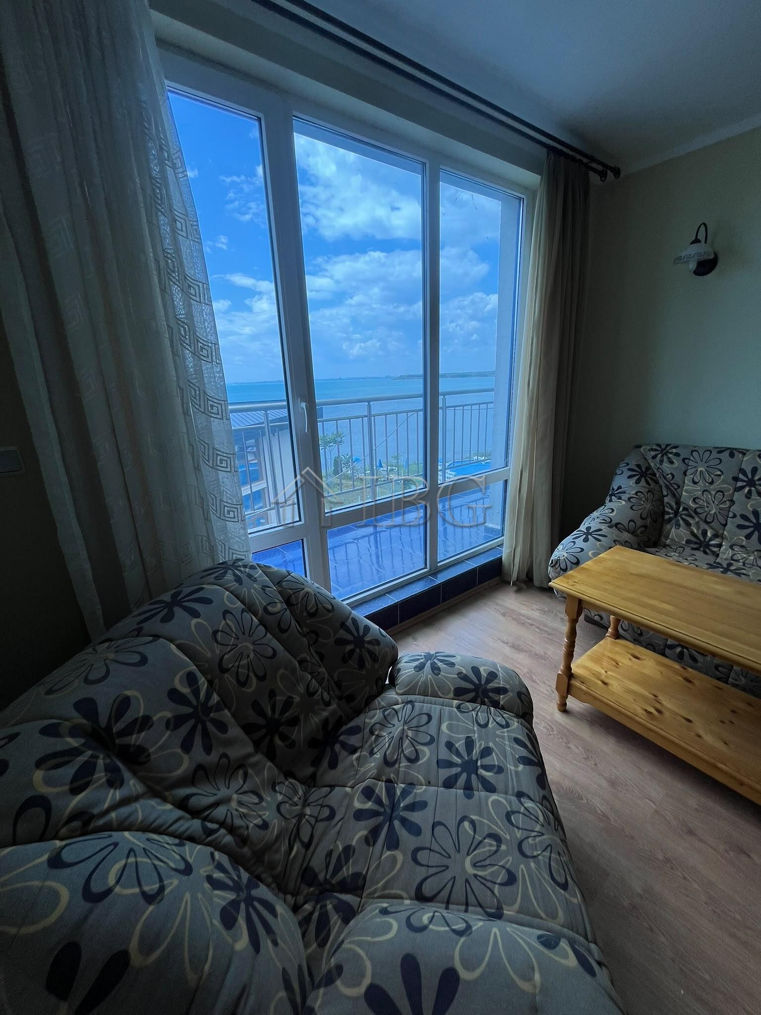 Spacious 4-Room Apartment with Front Sea and Pool Views in Blue Bay Palace, Pomorie — photo 14 of 24