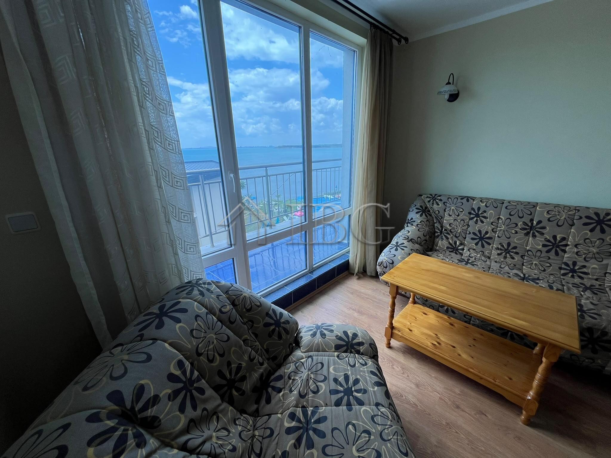 Spacious 4-Room Apartment with Front Sea and Pool Views in Blue Bay Palace, Pomorie — photo 16 of 24