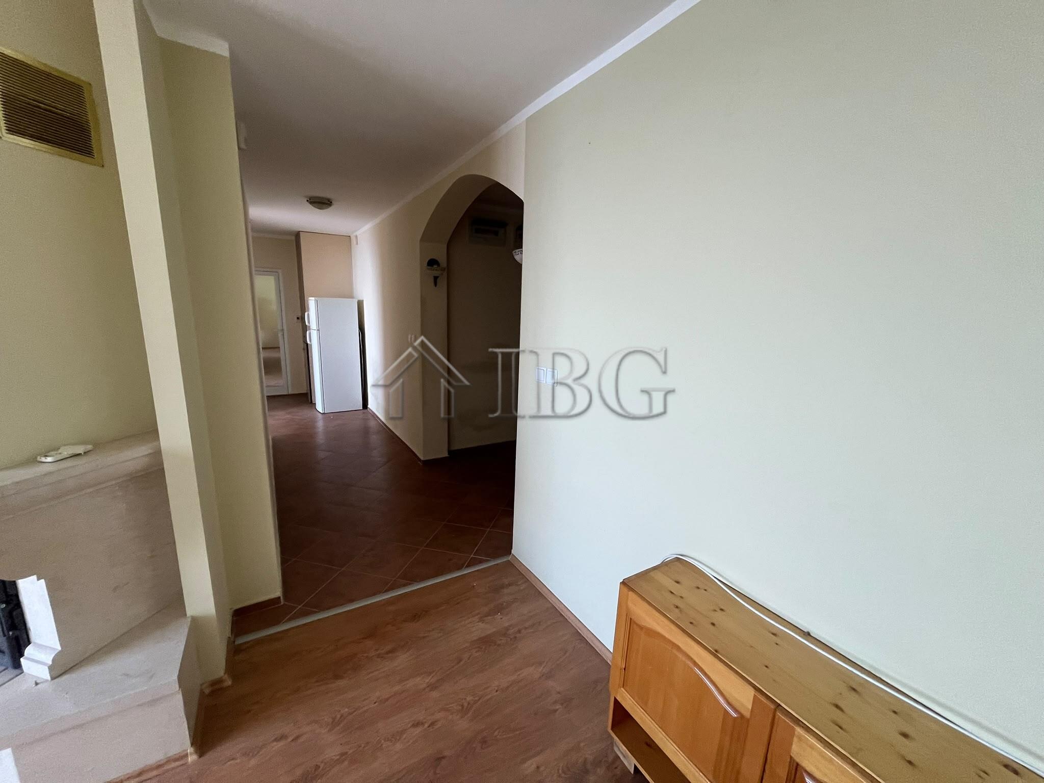 Spacious 4-Room Apartment with Front Sea and Pool Views in Blue Bay Palace, Pomorie — photo 19 of 24
