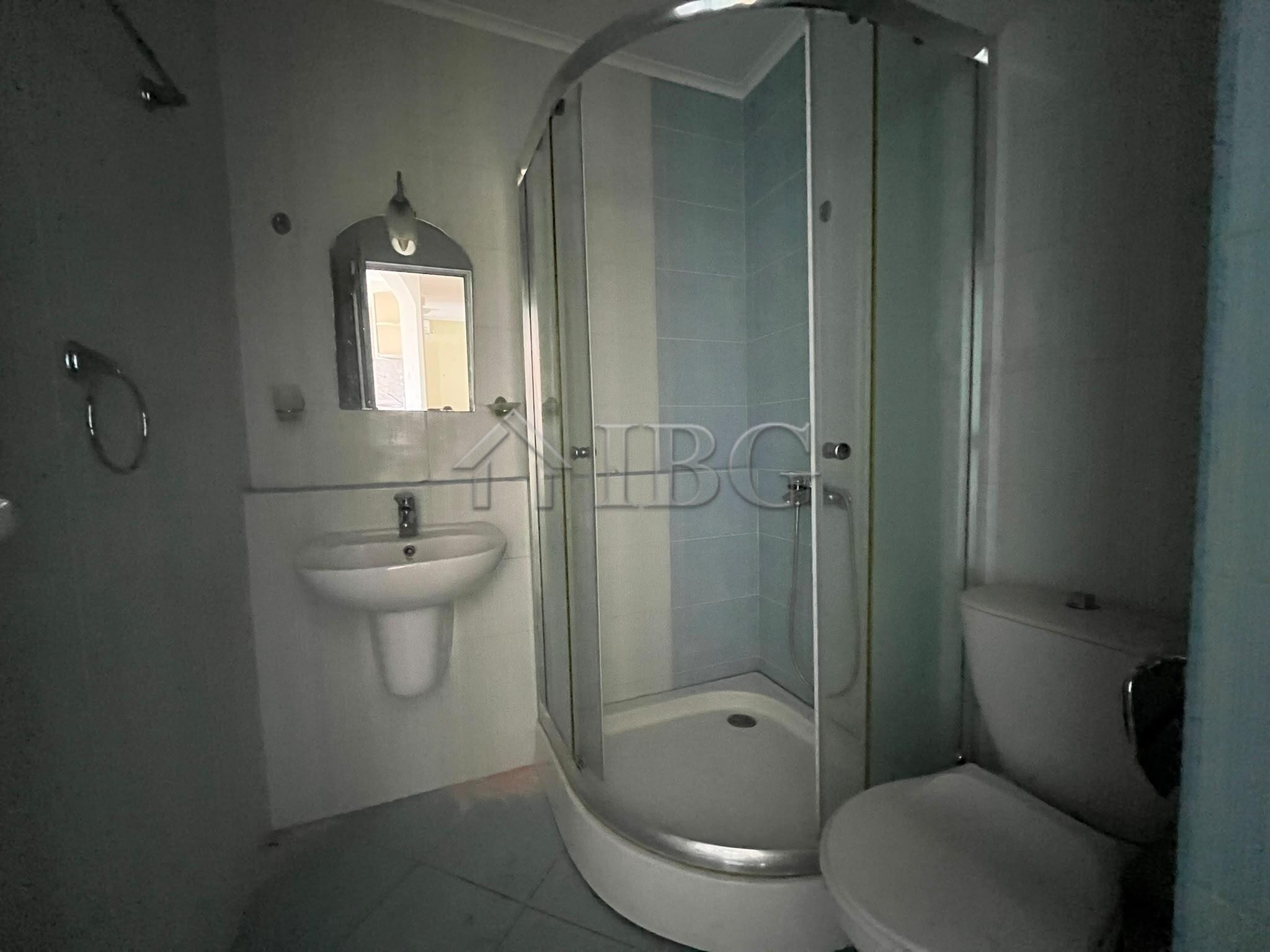 Spacious 4-Room Apartment with Front Sea and Pool Views in Blue Bay Palace, Pomorie — photo 18 of 24
