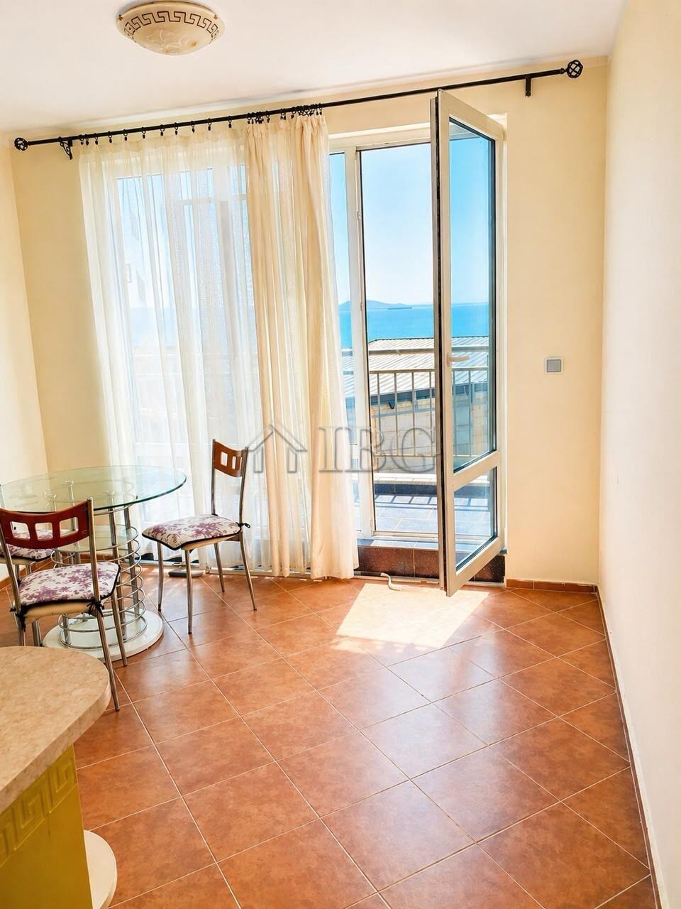Spacious 4-Room Apartment with Front Sea and Pool Views in Blue Bay Palace, Pomorie — photo 21 of 24