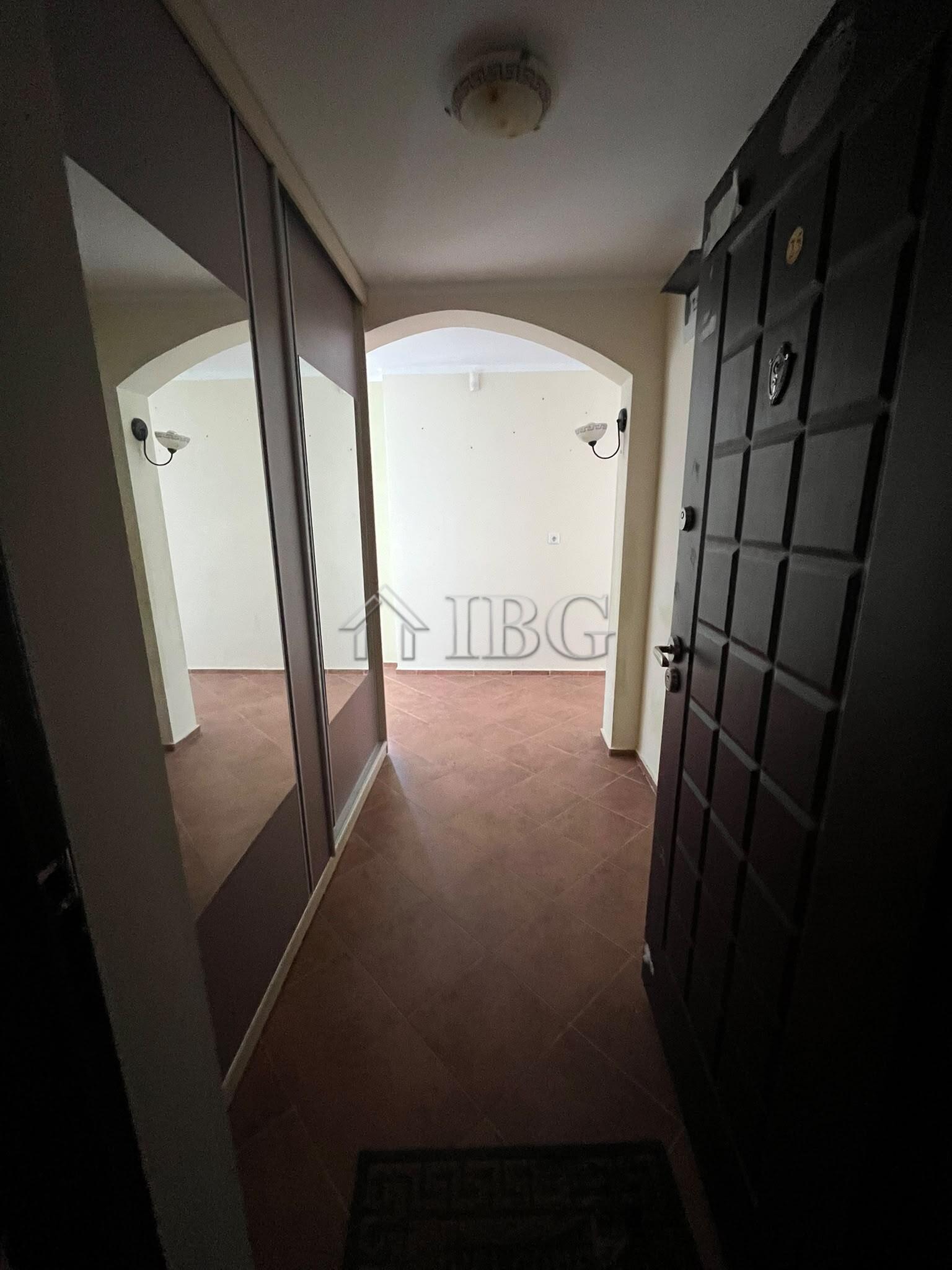 Spacious 4-Room Apartment with Front Sea and Pool Views in Blue Bay Palace, Pomorie — photo 22 of 24