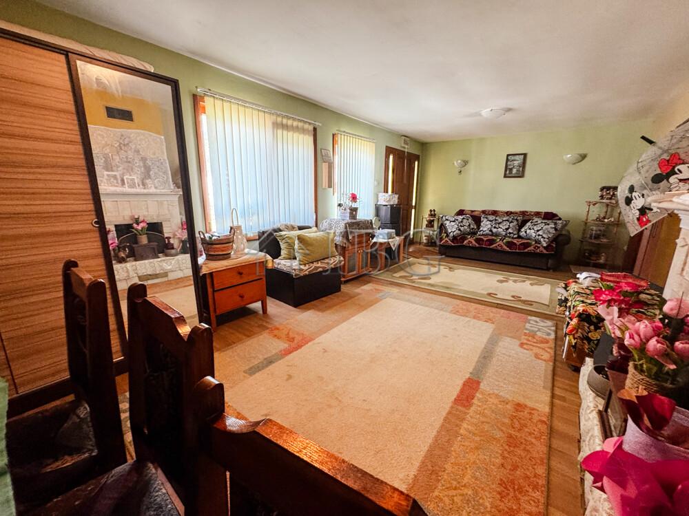 Renovated House with Guest House, Garage & Landscaped Garden Near General Toshevo — photo 5 of 25