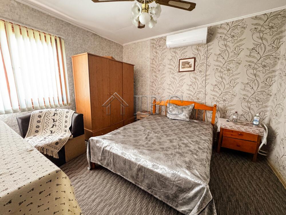 Renovated House with Guest House, Garage & Landscaped Garden Near General Toshevo — photo 11 of 25