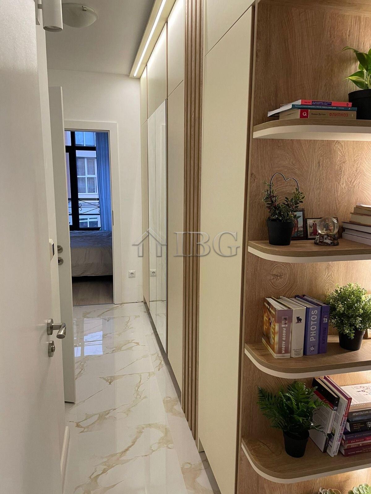 Luxury 4-Bedroom Apartment with Sea View in Aivazovsky Park, Pomorie — photo 19 of 25