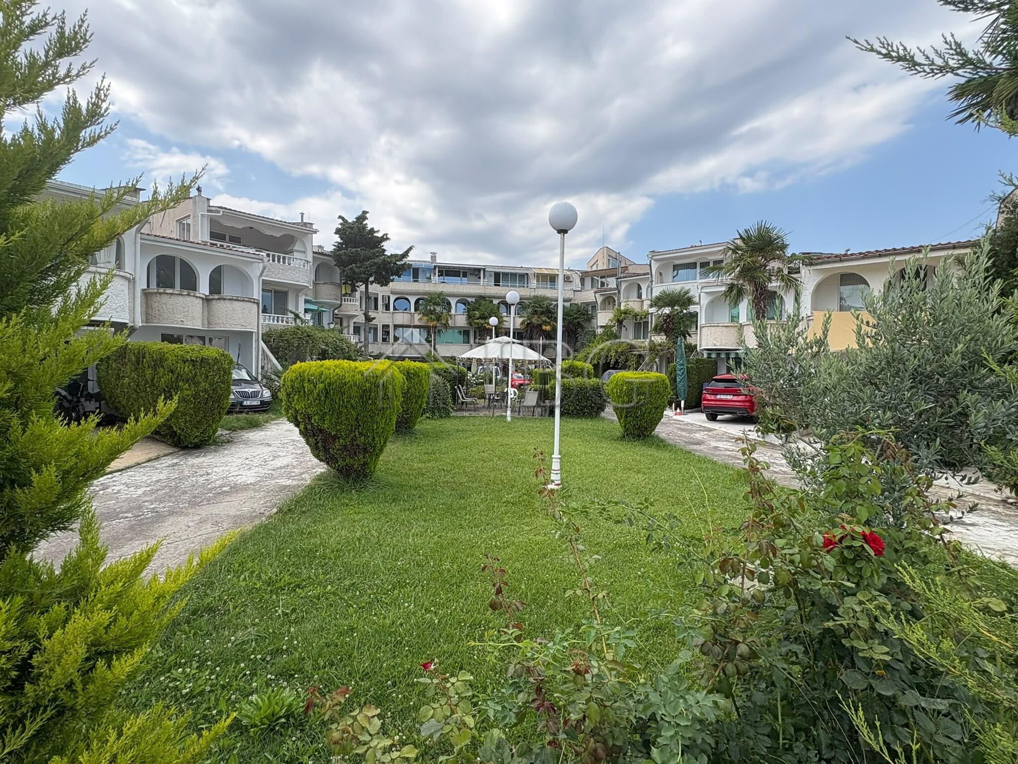 Beachfront 2-Bedroom Duplex with Sea View & Private Parking Oasis, Ravda — photo 2