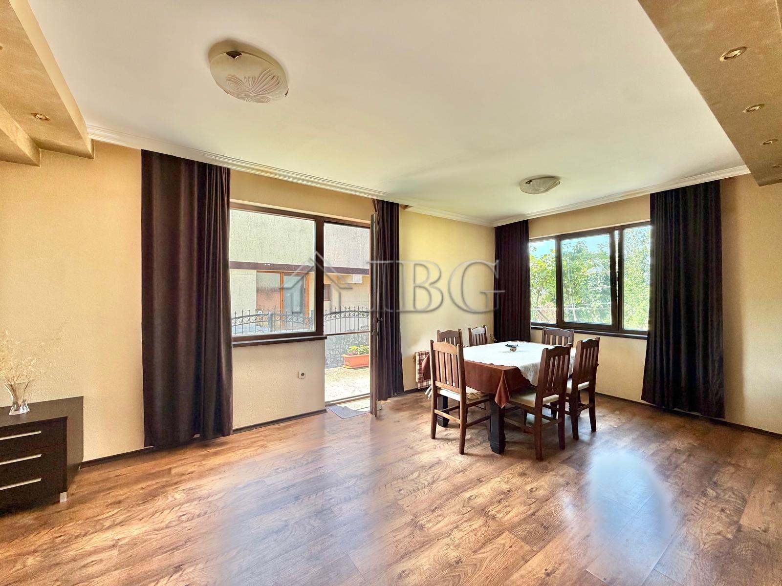 Detached 4-Bedroom House with Tavern, Garden and Panoramic Terrace in Kosharitsa — photo 8 of 25