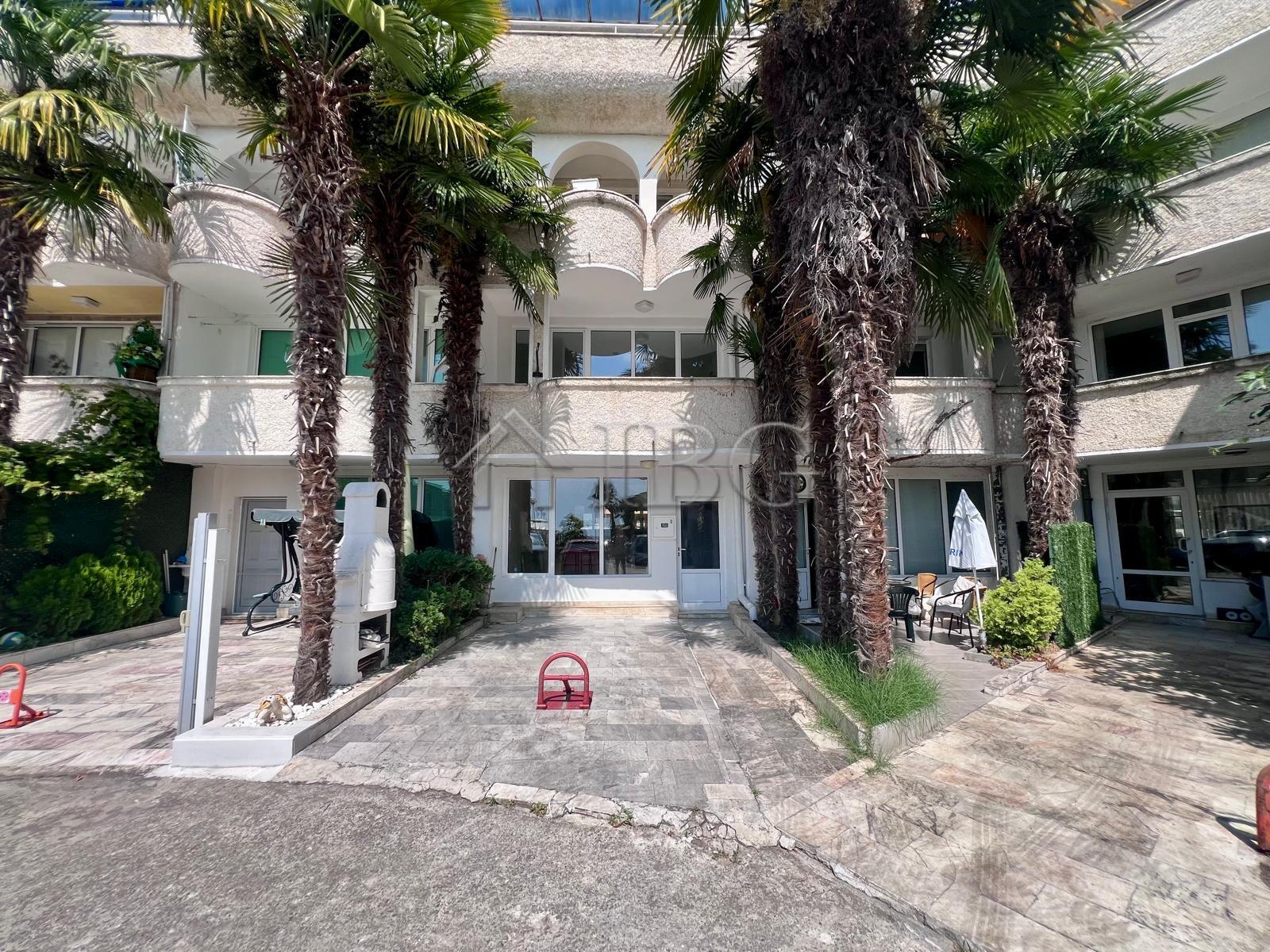 Beachfront 2-Bedroom Duplex with Sea View & Private Parking Oasis, Ravda — photo 11 of 25