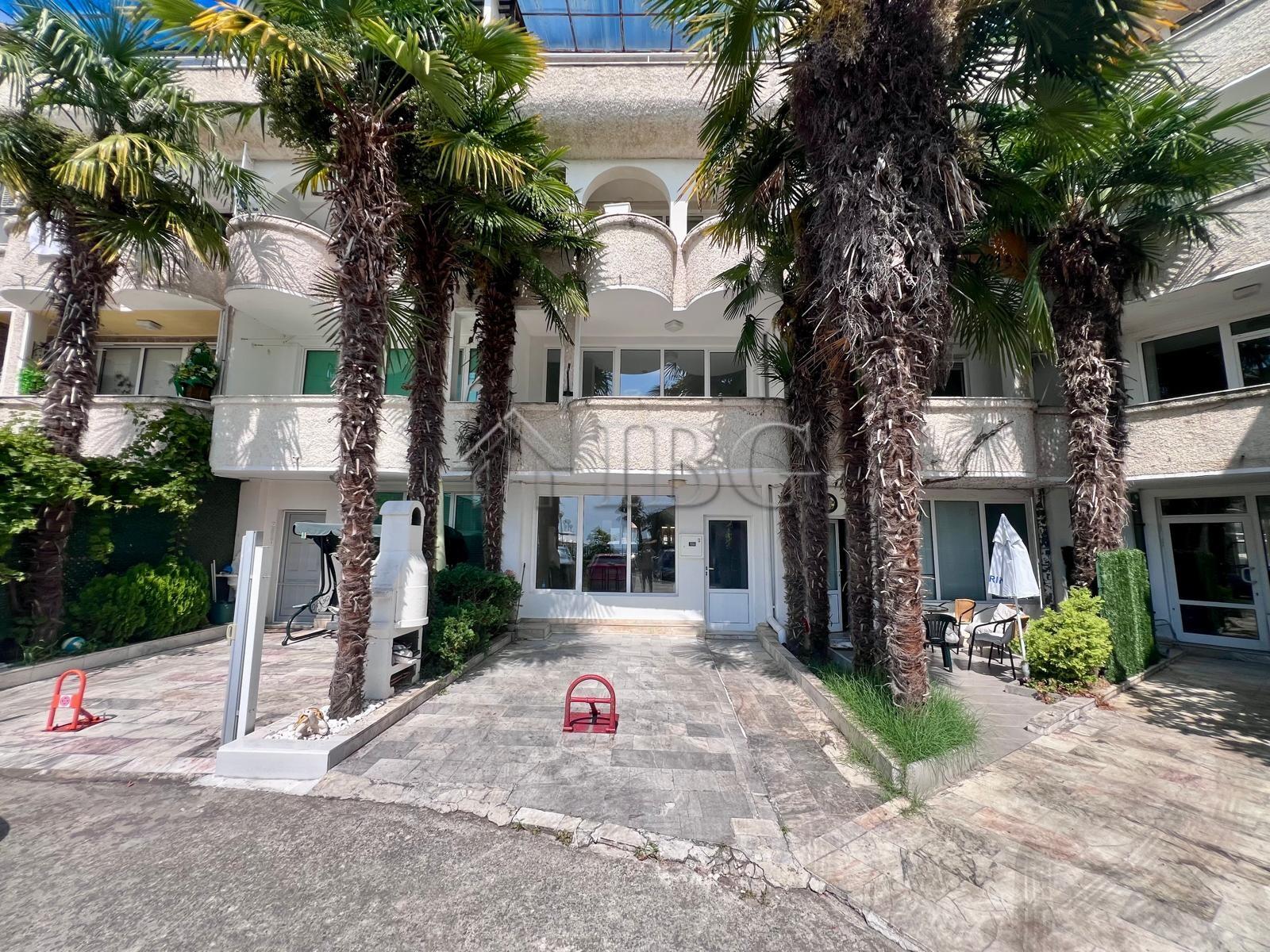 Beachfront 2-Bedroom Duplex with Sea View & Private Parking Oasis, Ravda — photo 12 of 25