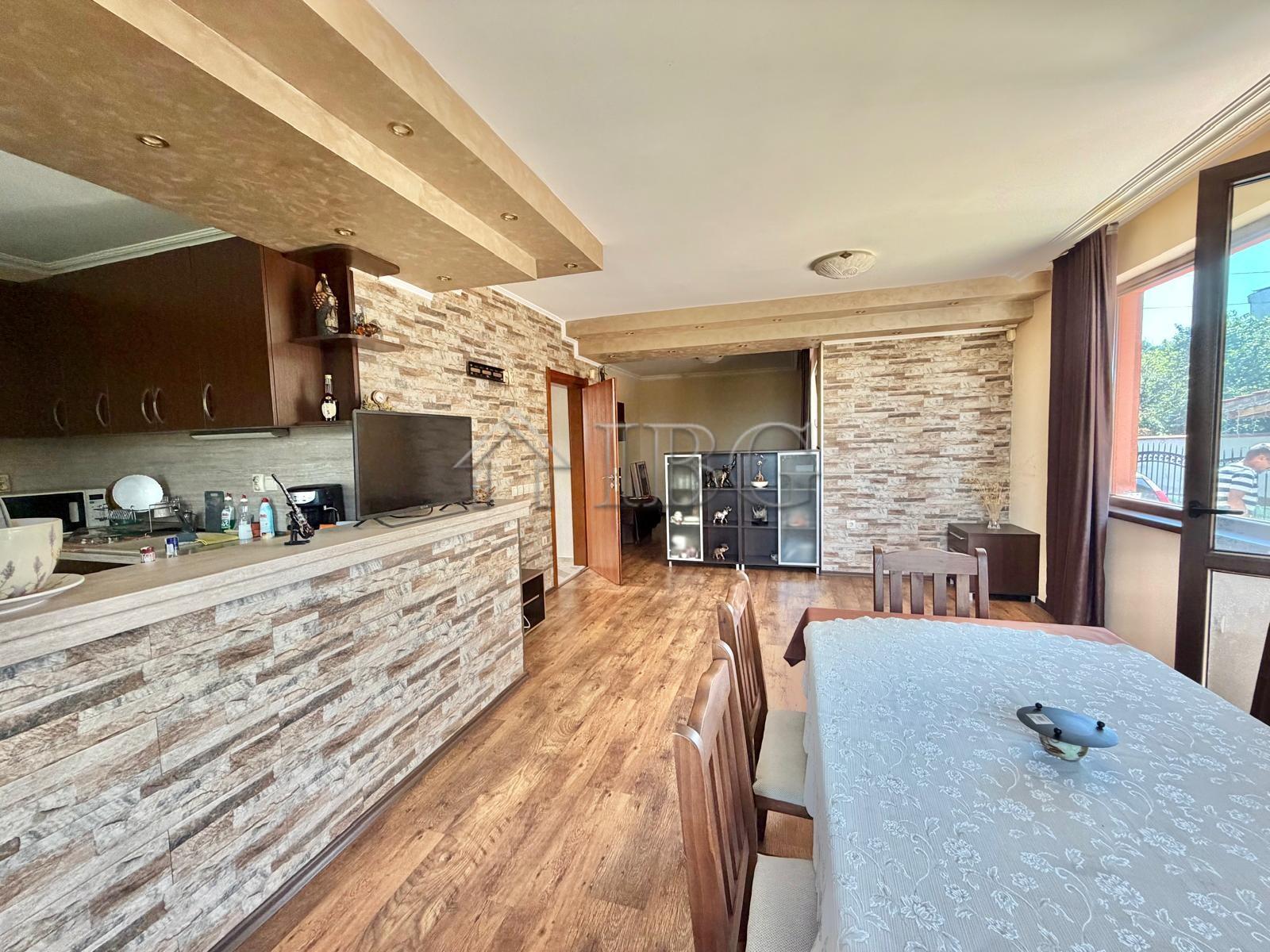 Detached 4-Bedroom House with Tavern, Garden and Panoramic Terrace in Kosharitsa — photo 10 of 25