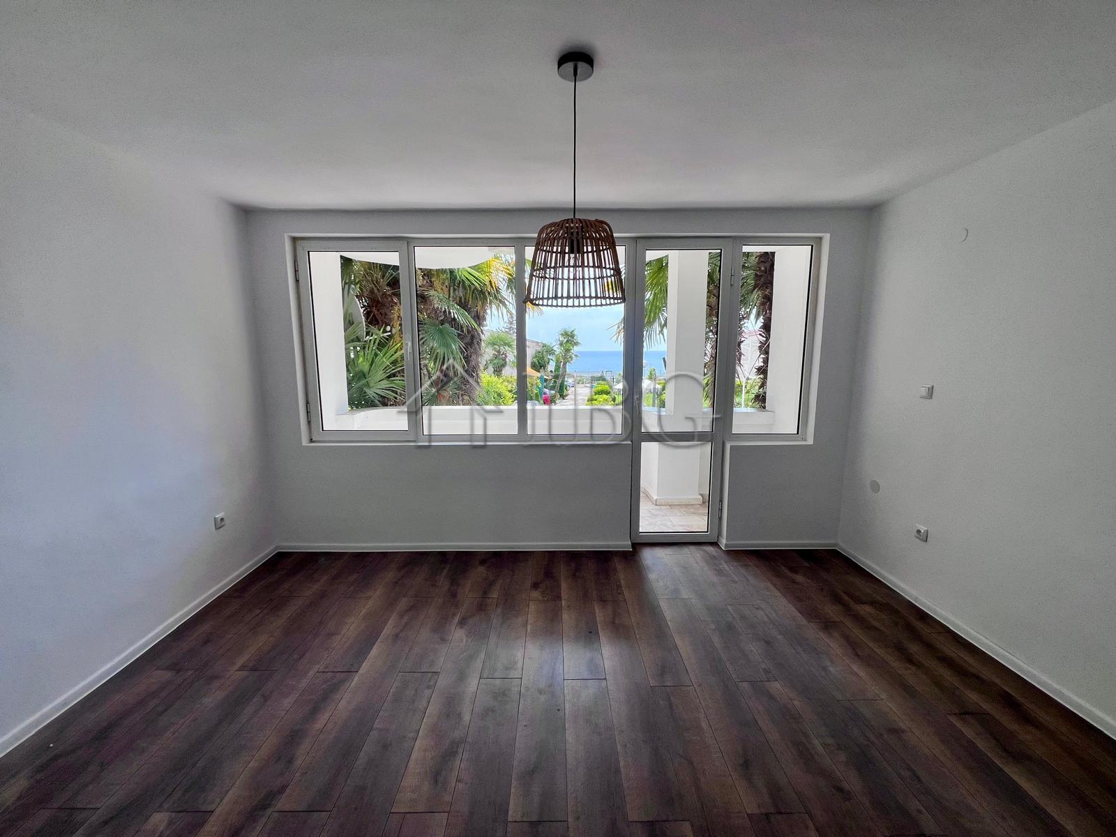 Beachfront 2-Bedroom Duplex with Sea View & Private Parking Oasis, Ravda — photo 14 of 25