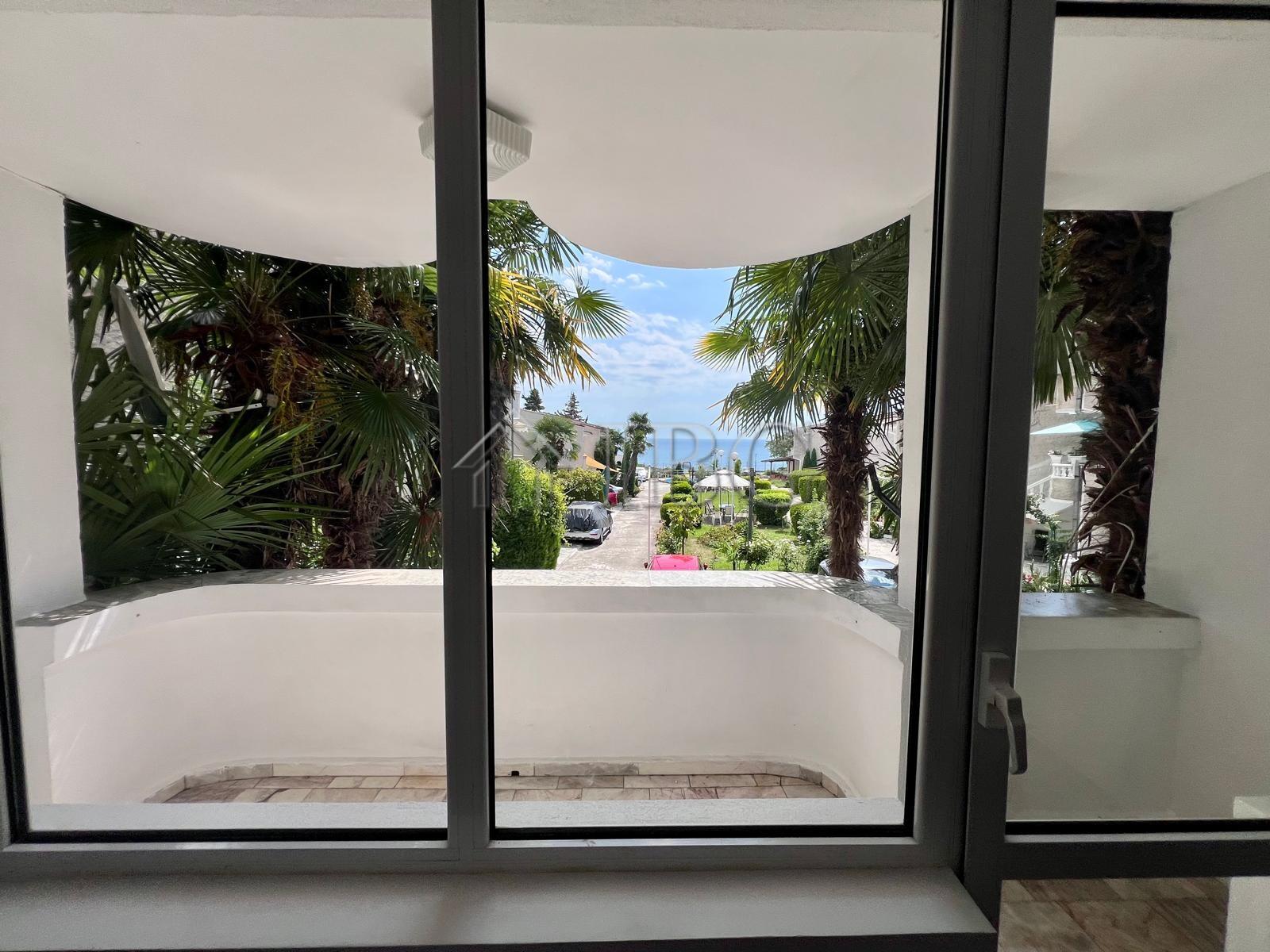 Beachfront 2-Bedroom Duplex with Sea View & Private Parking Oasis, Ravda — photo 18 of 25