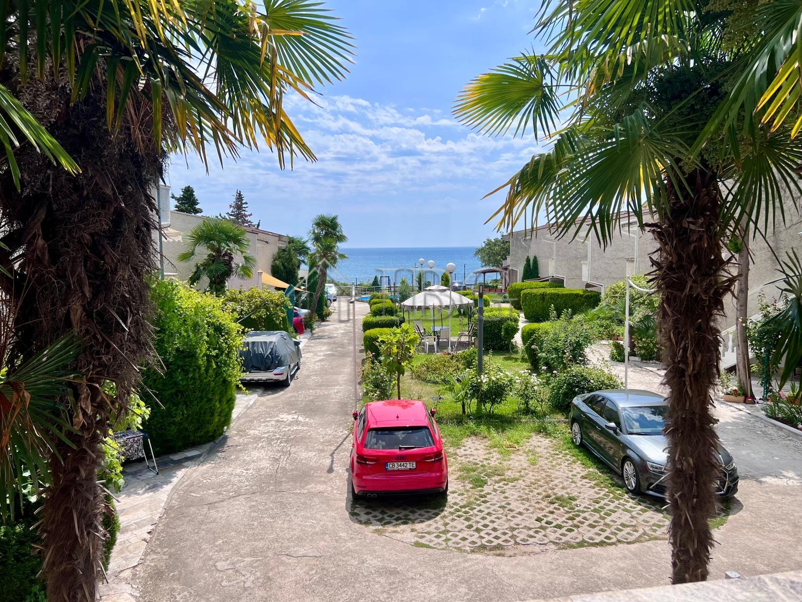 Beachfront 2-Bedroom Duplex with Sea View & Private Parking Oasis, Ravda — photo 19 of 25