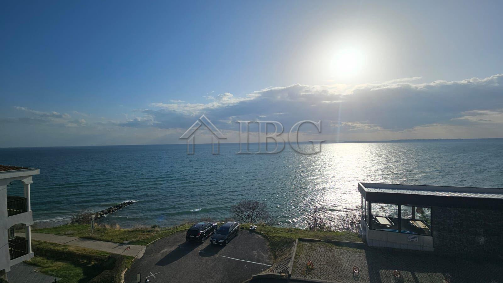 First-Line 2-Bedroom Apartment with Spectacular Sea View Tryavna Beach, Sveti Vlas — photo 4 of 18