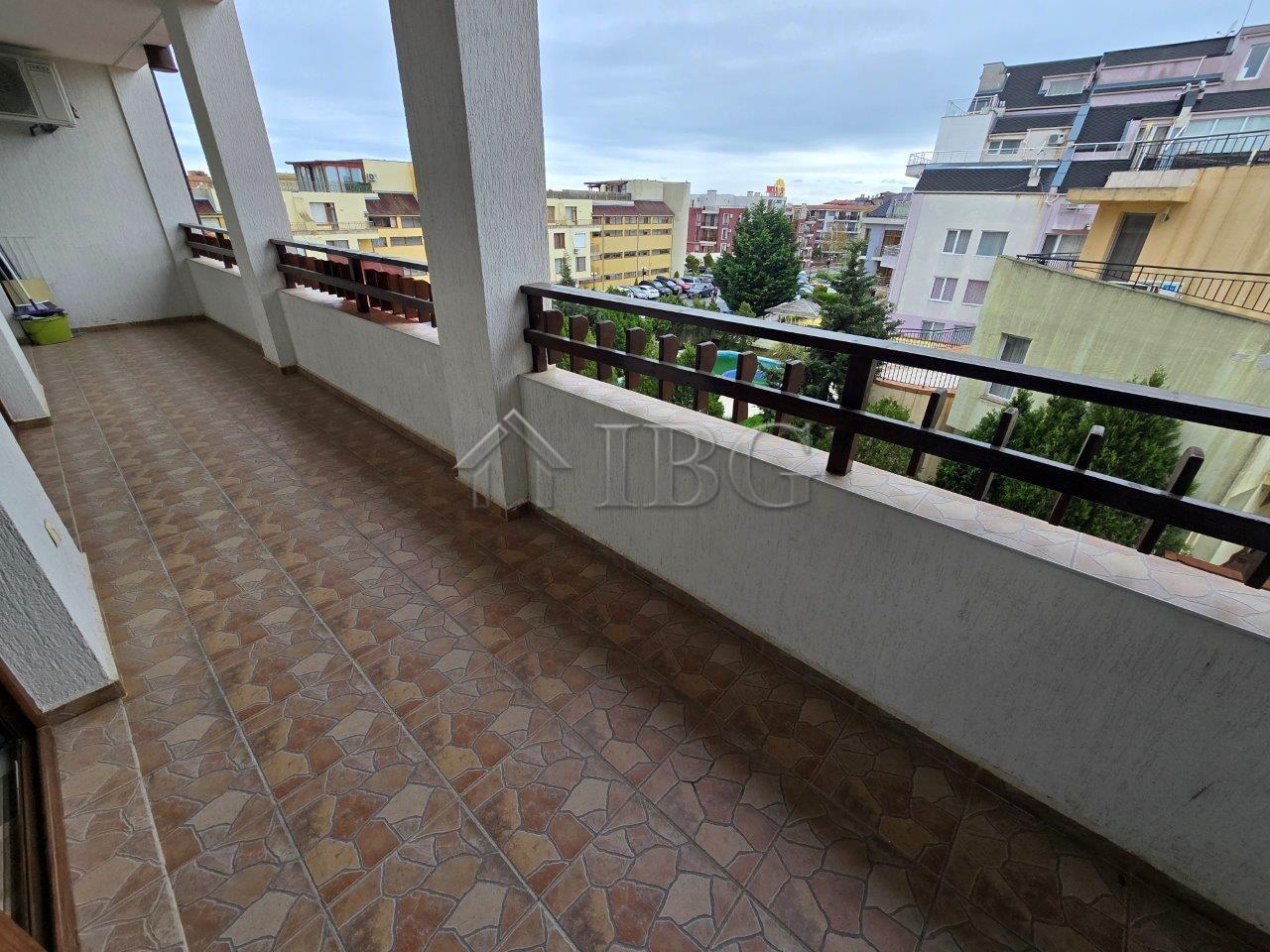 Spacious 2-Bedroom Apartment with Large Terrace Olymp, Sveti Vlas — photo 5 of 20