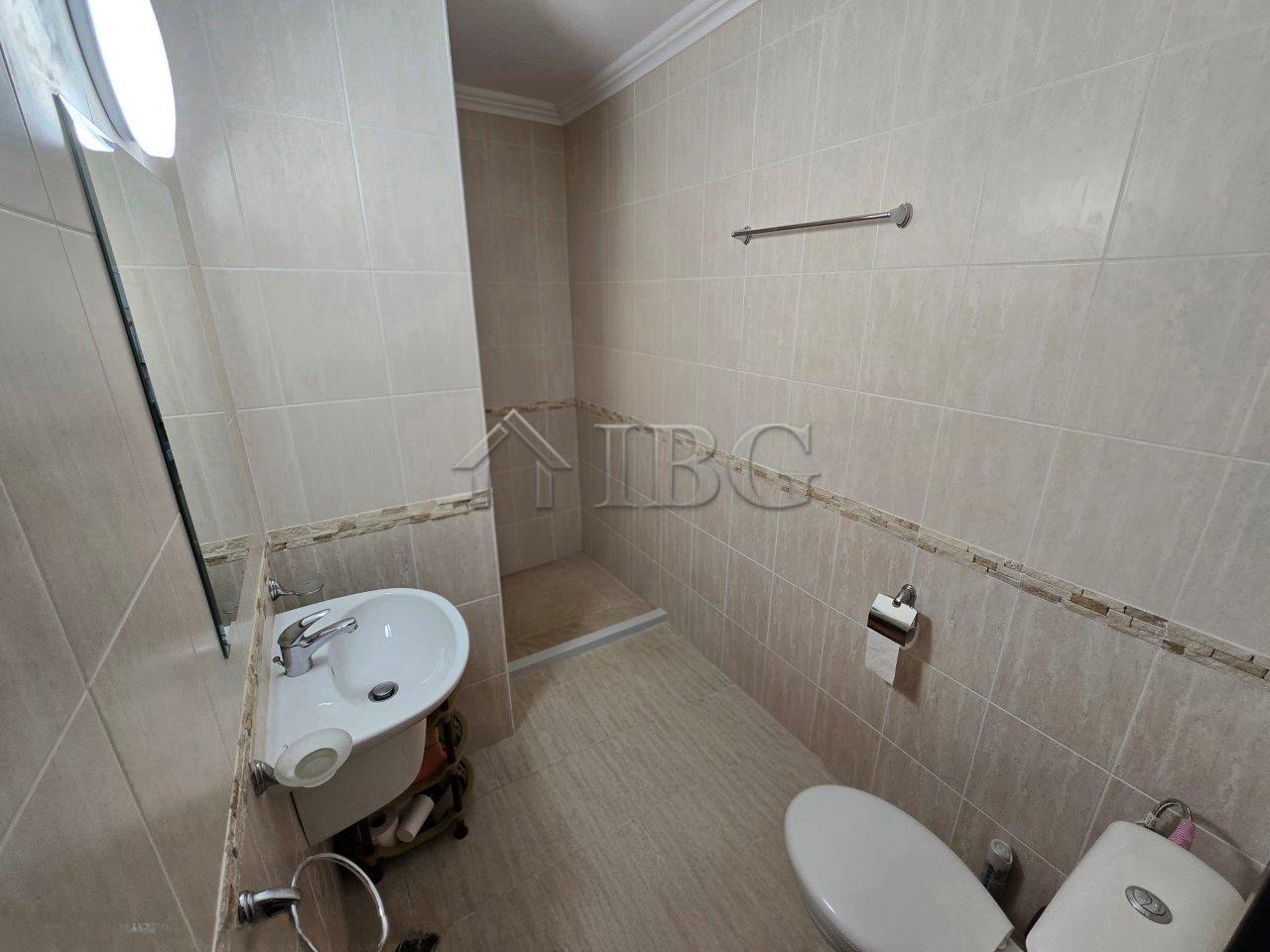 Spacious 2-Bedroom Apartment with Large Terrace Olymp, Sveti Vlas — photo 10 of 20