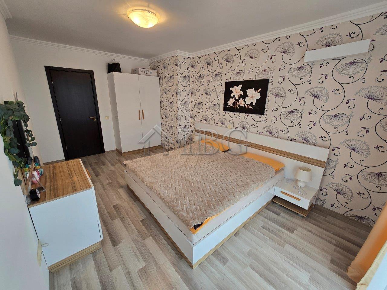 Spacious 2-Bedroom Apartment with Large Terrace Olymp, Sveti Vlas — photo 12 of 20