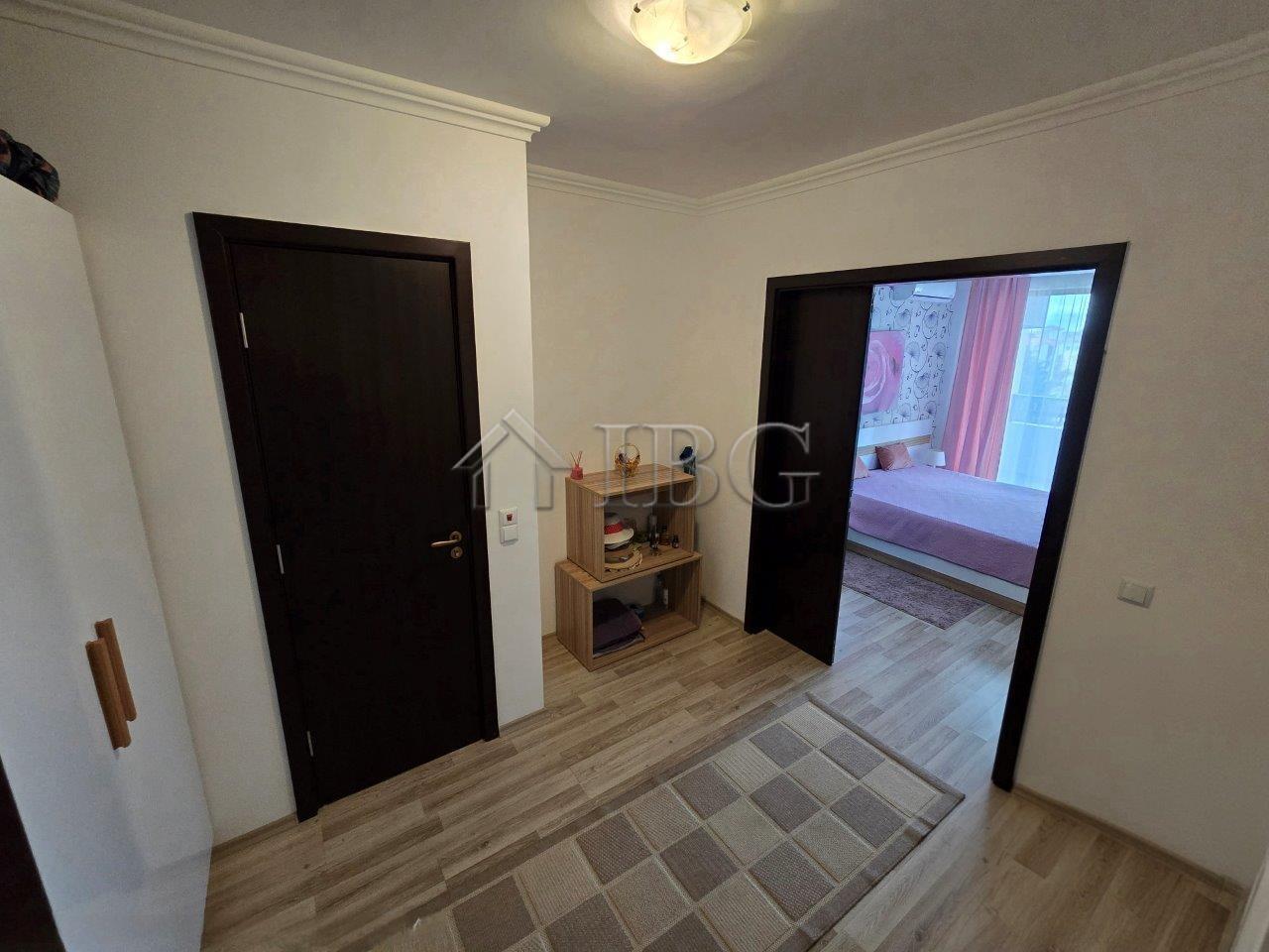 Spacious 2-Bedroom Apartment with Large Terrace Olymp, Sveti Vlas — photo 13 of 20