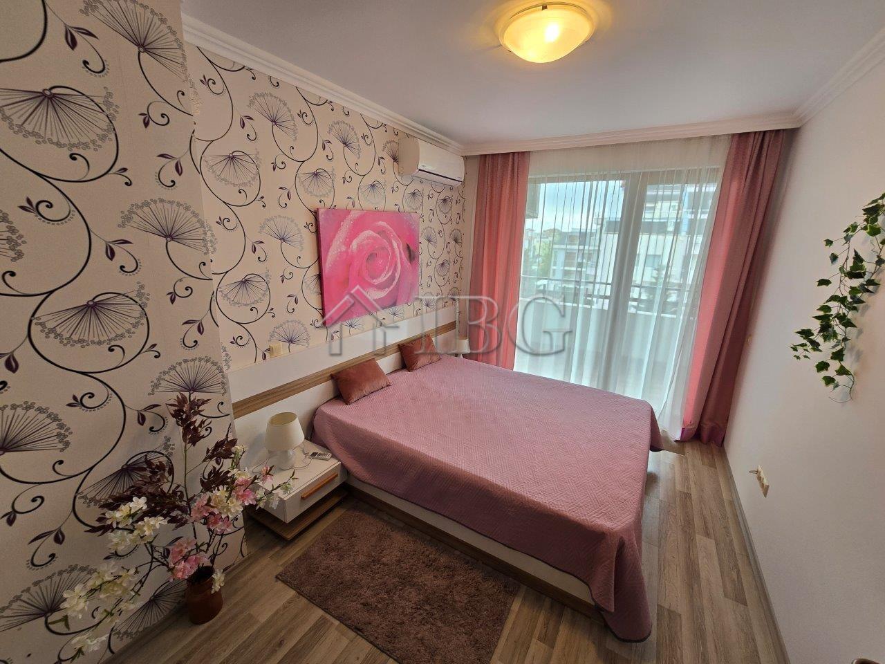 Spacious 2-Bedroom Apartment with Large Terrace Olymp, Sveti Vlas — photo 15 of 20