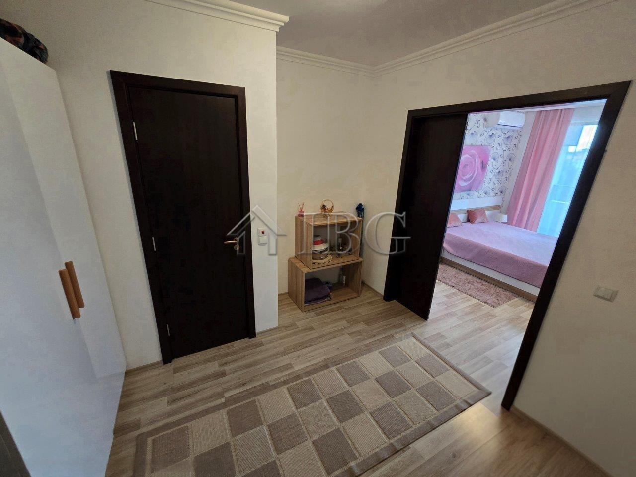 Spacious 2-Bedroom Apartment with Large Terrace Olymp, Sveti Vlas — photo 17 of 20