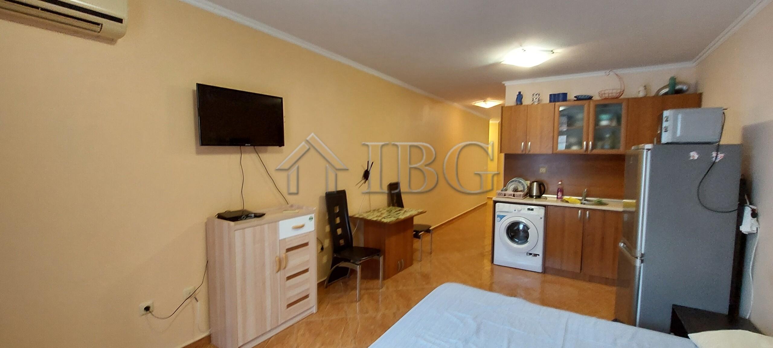 Spacious Studio with 2 Sleeping Areas, kitchen & Direct Pool Access Helios Complex — photo 4 of 16