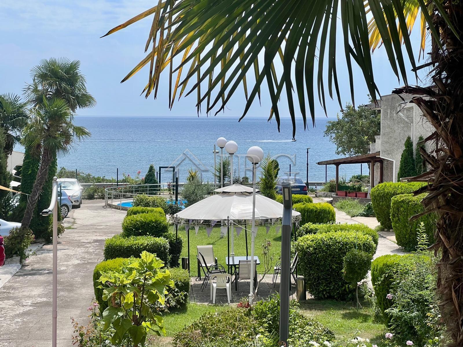 Beachfront 2-Bedroom Duplex with Sea View & Private Parking Oasis, Ravda — photo 21 of 25